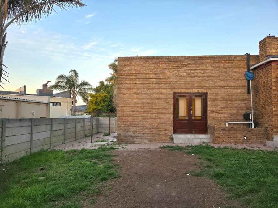 To Let 3 Bedroom Property for Rent in Uitzicht Western Cape